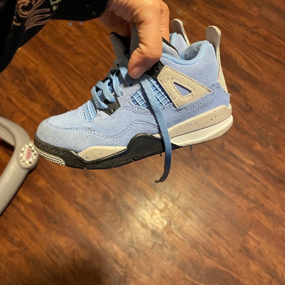 Boys Jordan’s size 11C